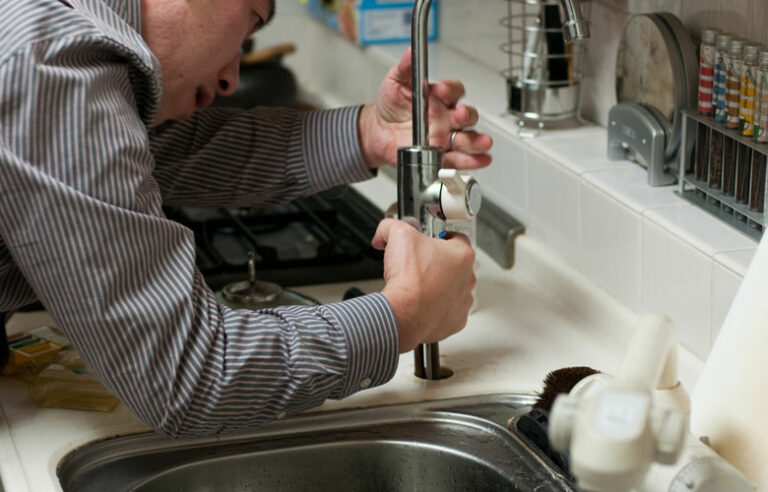 Dealing with Burst Pipes in Your Home